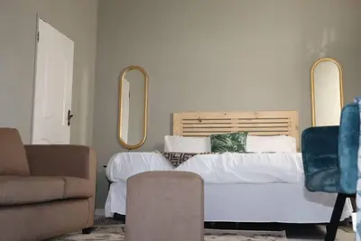 Image de Unitrainview guest house Deluxe Queen Room<br>