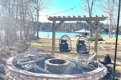 Image de Family Friendly Lakefront Cottage\/ Home Theatre\/ Bunk room