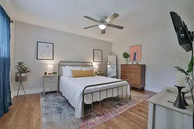 Image de Corner Lot Charmer | Prime North Chatt (right unit)