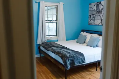 Image de Cozy Historic Home. King Beds. Keyless Entry. Free W/D.