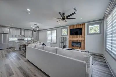 Image de Modern, uptown style! 3 bedrooms new construction home! !