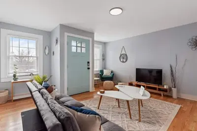 Image de Boho Bungalow - Steps From Historic Downtown Apex<br>