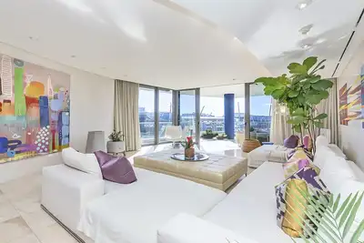Image de Luxurious Apartment in the Waterfront Marina<br>
