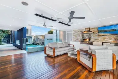 Image de Luxurious Waterfront 5Brm Canal Home Caloundra