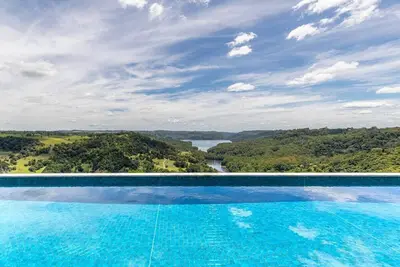 Image de Stunning Tranquil Hinterland Retreat-Superb Views!