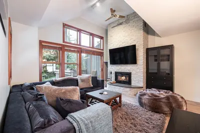 Image de Close to Blackcomb | Hot tub | Bbq | Free parking
