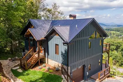 Image de Blue Heaven - Long Range Views, Hot Tub, Luxury Home, Near Blowing Rock!