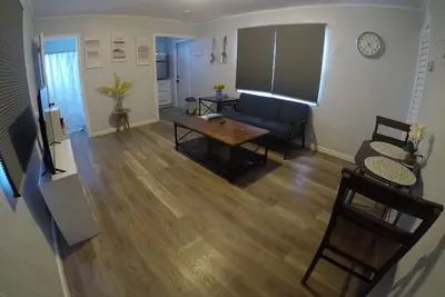 Image de Intimate Cottage Close to Downtown and Beaches