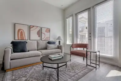 Image de Spacious 2br in the Highlands w/ Pool, W/D & Gym, walkable, by Blueground