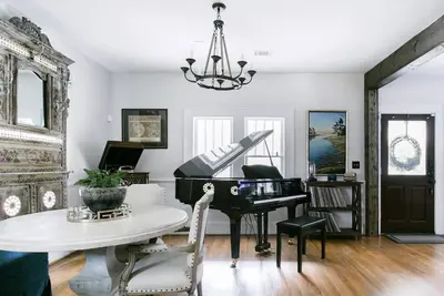 Image de 10 min to the Mercedes Benz stadium! \nBeautiful Grant Park Home near Beltline