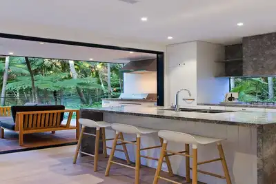 Image de Luxury rainforest retreat in Little Cove