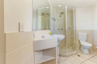 Image de Cosy apartment with ocean views in Sunshine Beach