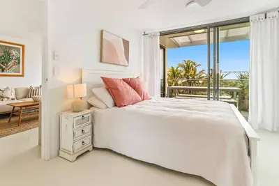 Image de Chic Seaside Penthouse in Sunrise Beach