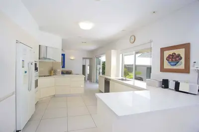 Image de Family Living in the Heart of Noosa Heads