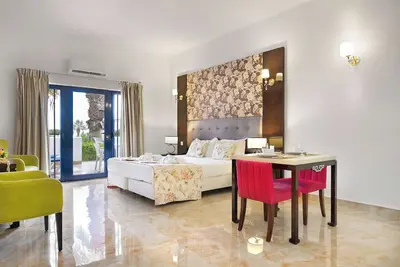 Image de Group Getaway in Oura Beach! Four Sea View Units, Swimming Pools, Beachfront!