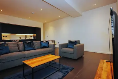 The Nichols Building Spacious 3-Bedroom Apartment