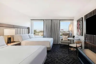 Image de Historic Charleston Luxury! Outdoor Swimming Pool, Onsite Restaurant!