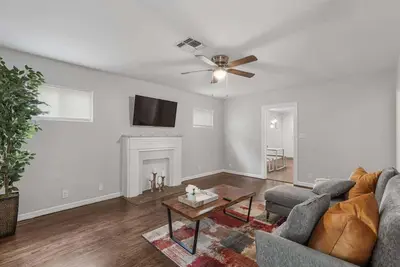 Image de 4 Bedroom home with Game Room