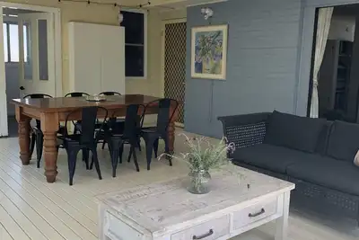 Image de Coastal cottage, walk to surf, sand, town, cafes, bars, just north of Forster.