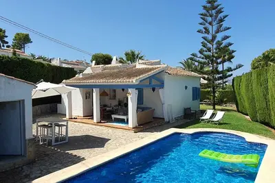 Image de Private Villa with Pool - 5 min to Cala Blanca - Sleeps 8