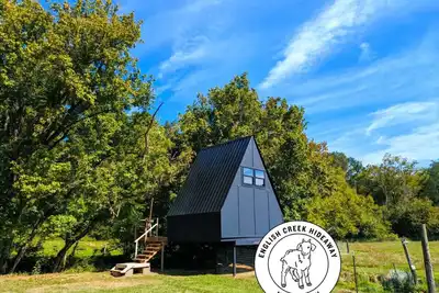 Image de Romantic A Frame Tree House at Glamping Goat Farm!