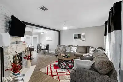 Image de Bayou Getaway - Gated townhome w/ King Bed