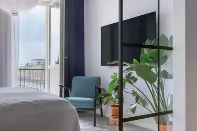 Image de TurnKey | Charles Square Apartment – with Balcony