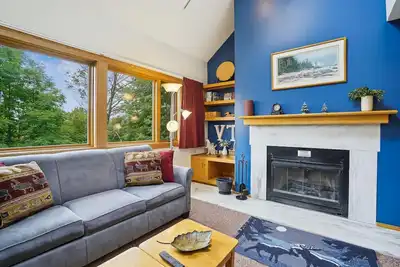 Image de Captivating Condo with sports & fitness center, pool, and hot tub - Highridge E10