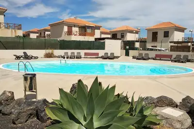 Image de Casa en Urbanización Pueblo Canario, a Cinco Minutos de Corralejo