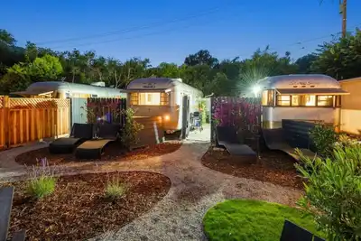 Image de Airstream Sage & Lavender Garden Oasis (#2)