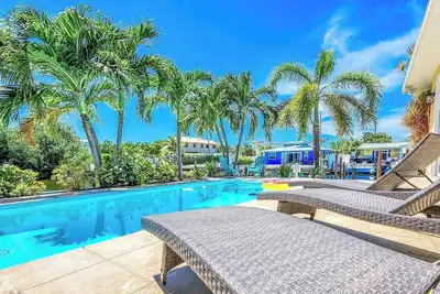 Image de Happy Tingler With Pool Tiki and 100 ft of Dockage