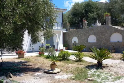 Image de Villa between olive groves and the sea<br>
