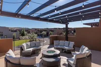 Image de Dog-Friendly 4br Sleeps 16 - Red Rock View Deck
