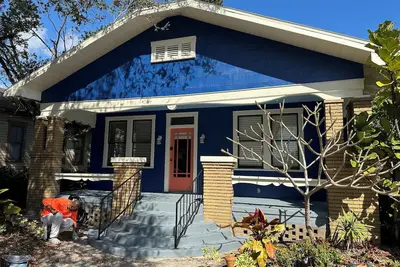Image de Cozy West Tampa Bungalow is just minutes away from all of Tampa's attractions.