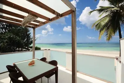 Image de Private beach front terrace appartment Mbili
