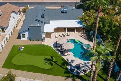 Image de Spacious Modern Pet Friendly Home with Private Heated Pool and Spa.