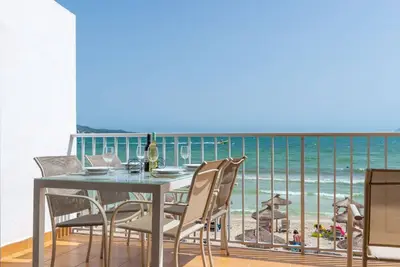 Beachfront Bliss: Alcúdia's Finest 3br Apartment