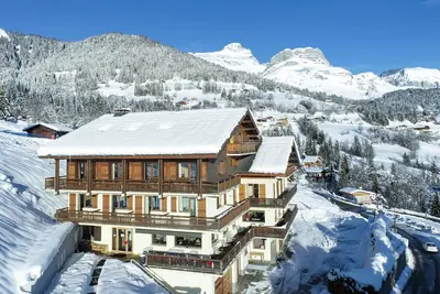 Image de Chalet Les Rhodos - sleeps 60 - Facing Mont Blanc in Cordon