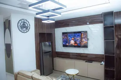 Image de 1bedroom brown in Oniru-Victoria Island. (24hrs Power, Starlink, Landmark Beach)