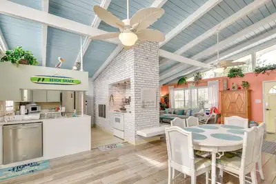 Image de Ormond Beach Home w/ Pool - Walk to Ocean!