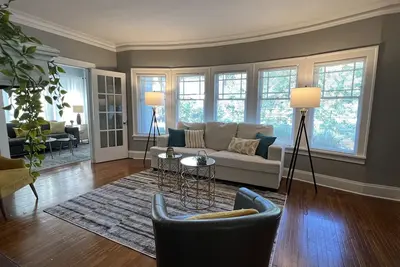Image de Spacious 2 bed room apartment near Shaker, Cleveland clinic, Cwru, Van aken.