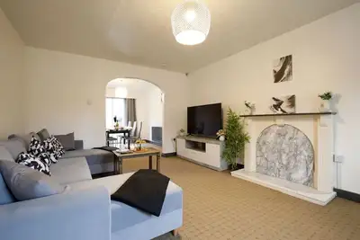 Image de Newly-furnished, Detached 4 bedroom Didsbury home