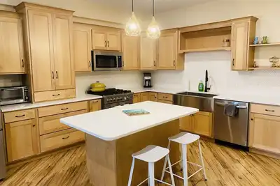 Image de Luxurious loft Apartment in the heart of Lakewood, Ny
