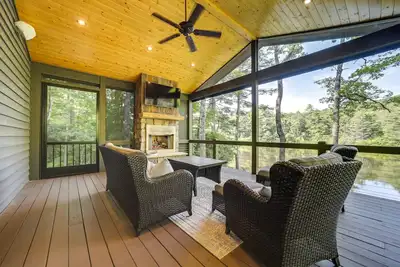 Image de Grill + Water Views: Chinquapin Resort Home