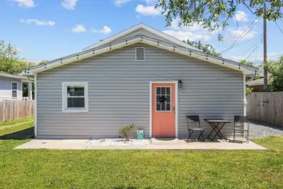 Image de The Coral Door. 2 bdrm 1 bath Unit. Sleeps 5. Linens Included!