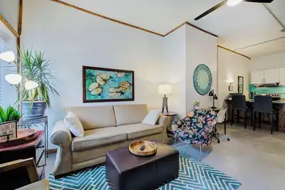 Image de Hilltop Terrace private guest apartment 1. 5 miles from I-75.