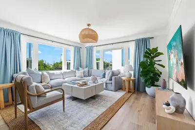 Image de Beachside Home | Steps to Ocean | Parking