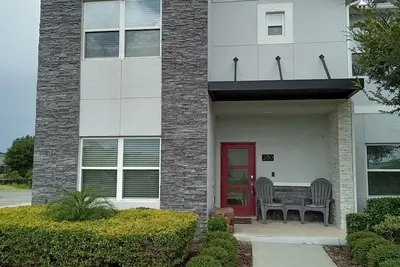 Image de Located at Champions Gate area townhome close to major Themes & Acuatic Parks.