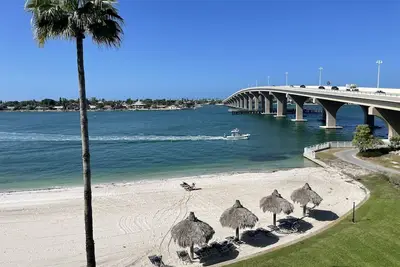 Image de Beachside Bliss ~ Beautiful Waterfront Condo on Scenic Boca Ciega Bay.