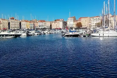 Image de Appartement Ă deux minutes du Port Vieux, Ă 10 minutes Ă des calanques,